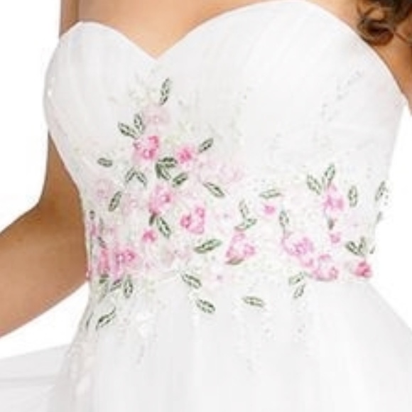 💲Sale💲💗Gorgeous Rhinestone Strapless Ball Gown💗 - Picture 4 of 5